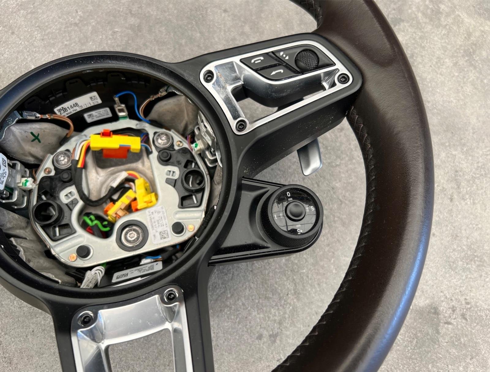 Porsche 991.2 Steering Wheel - Image 3