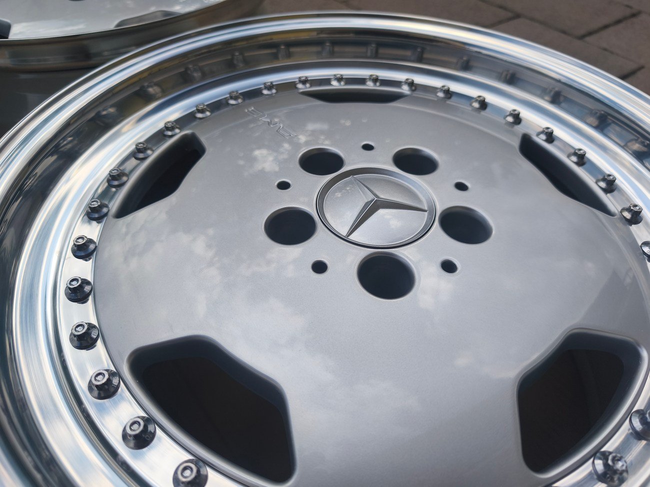 Staggered 3-Piece 17″ AMG Aero III Wheels - Image 6