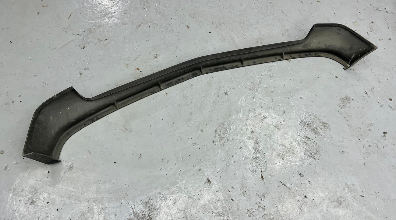 W126 AMG Front Lip Spoiler - Image 6