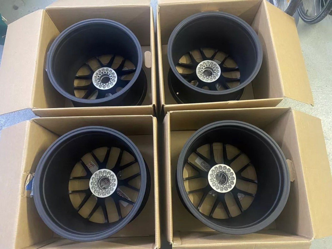 Forged Magnesium 18 Mercedes-AMG GT3 Wheels - Image 8