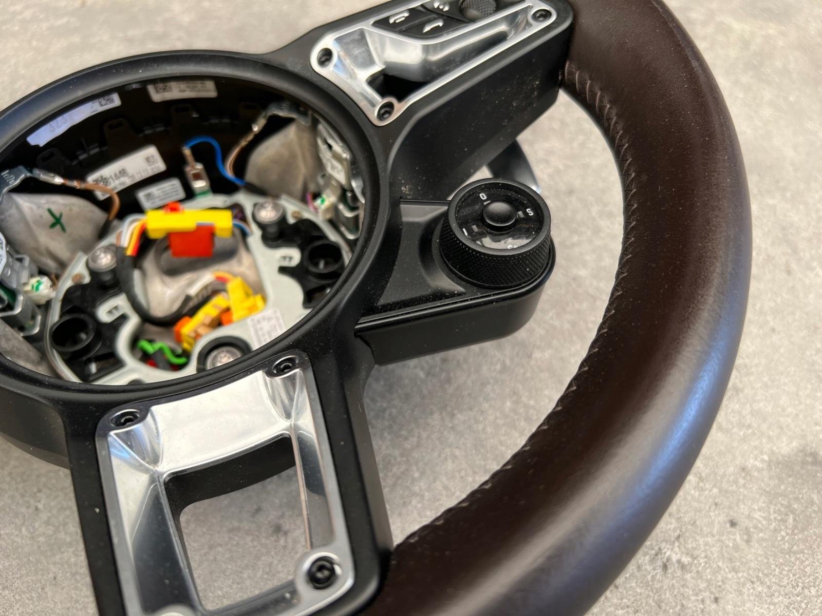 Porsche 991.2 Steering Wheel - Image 4