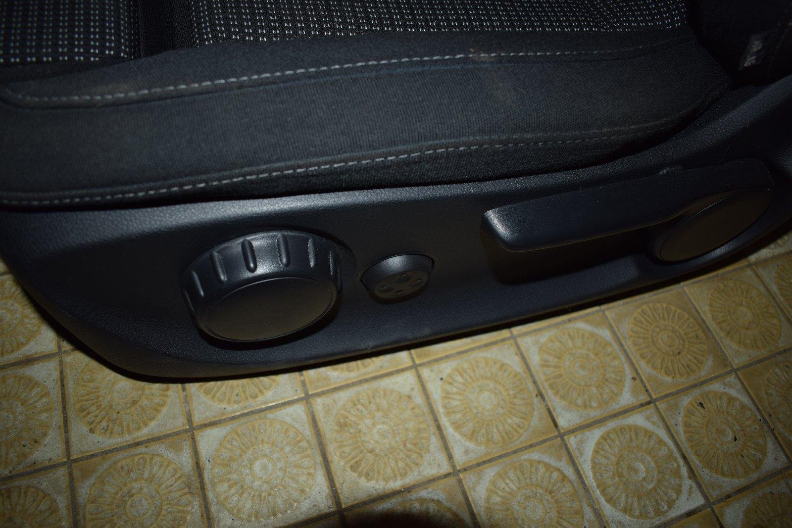 Mercedes W447 V-Class Fabric Seats – Driver + Passenger - Image 4