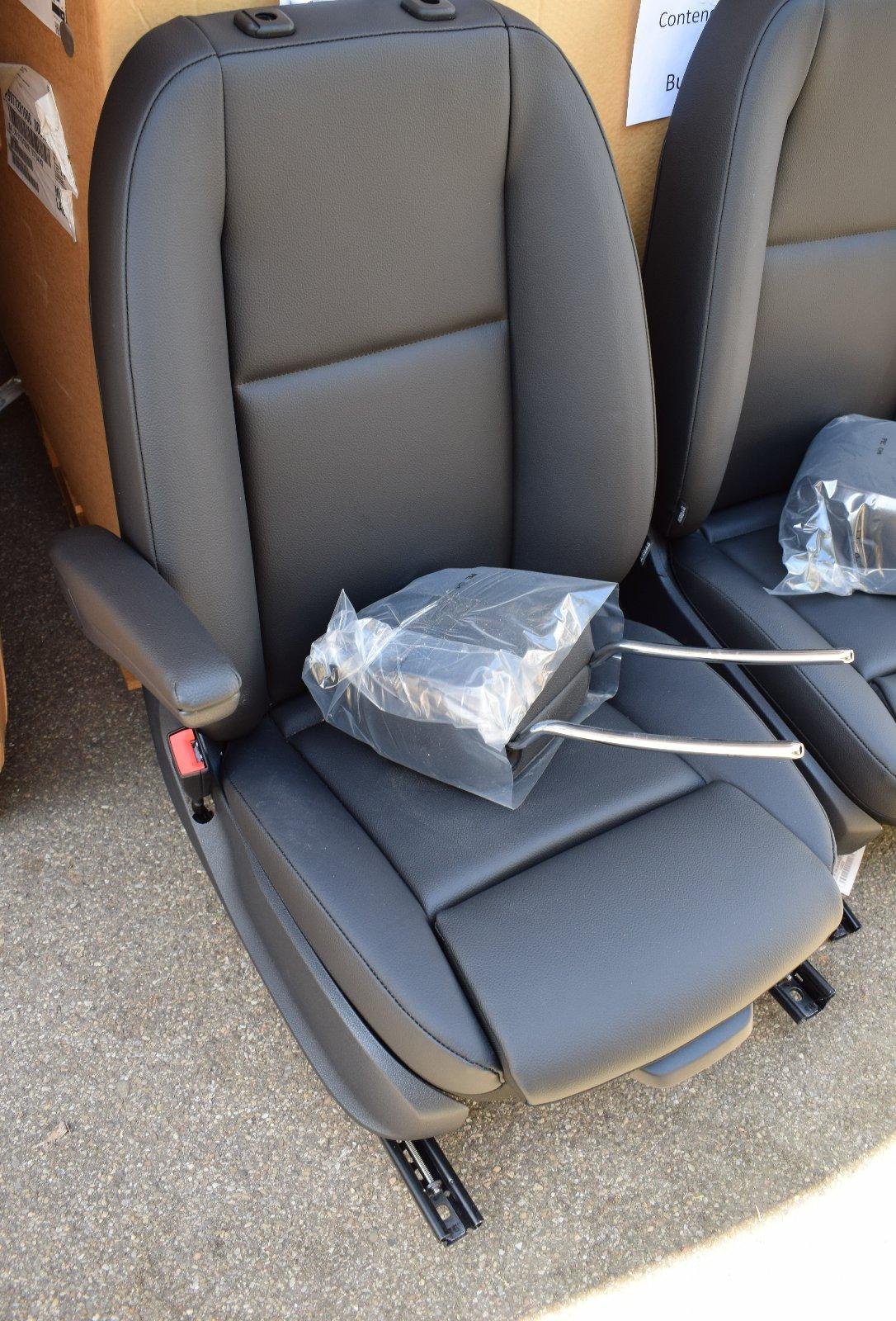 Mercedes-Benz MB-Tex Front Seat - Image 4