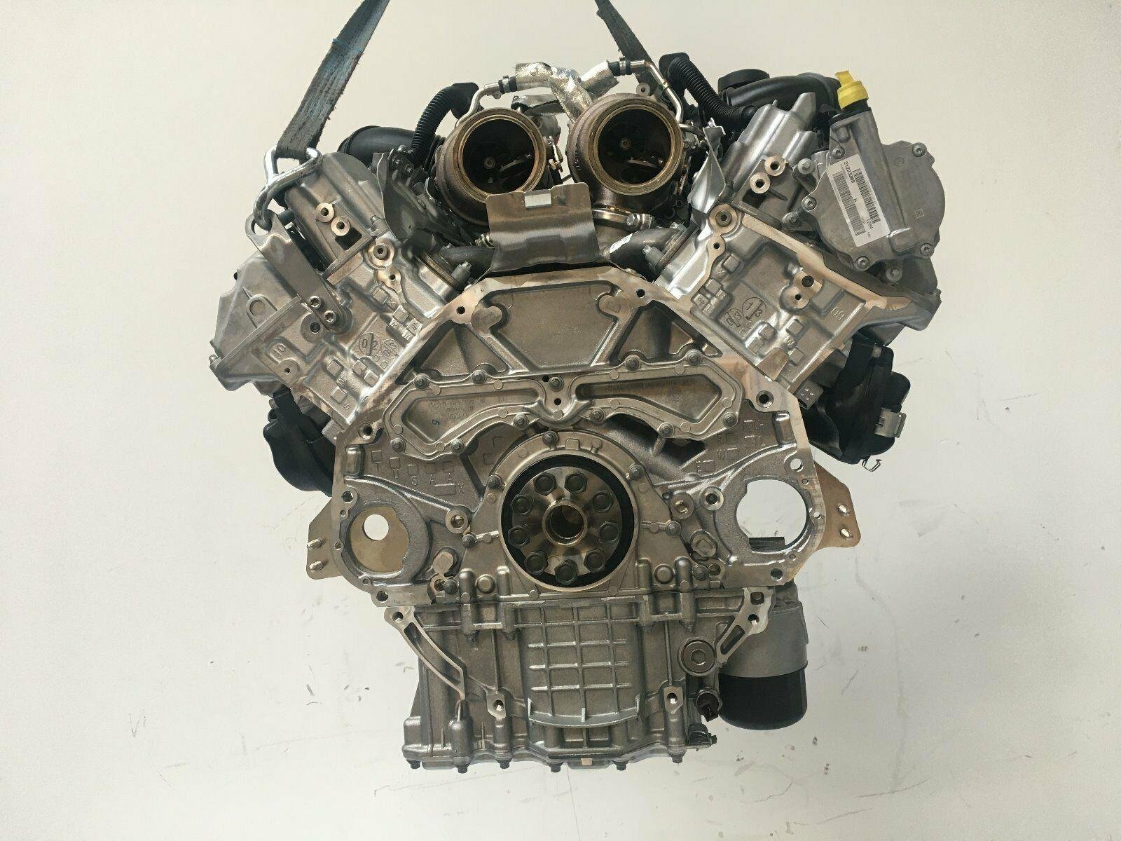 BMW X5M Engine (F85) S63B44B 4.4L Twin-Turbo V8 • 2019 - Image 8