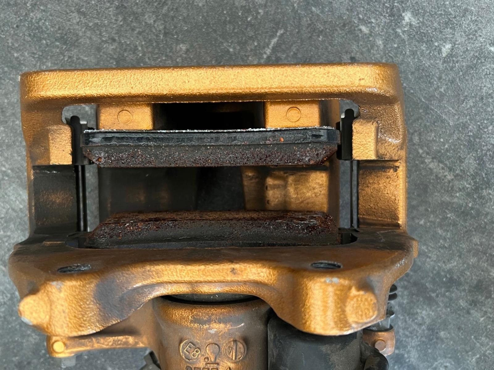 Mercedes GTR 190 AMG Ceramic Brake System - Image 6