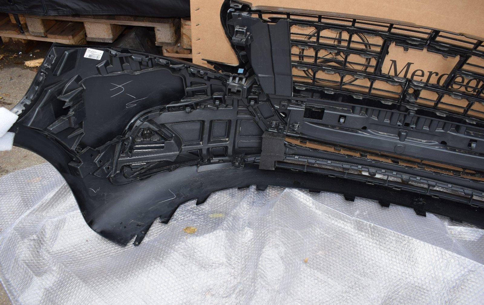 Original Mercedes V-Class W447 Front Bumper - Image 4