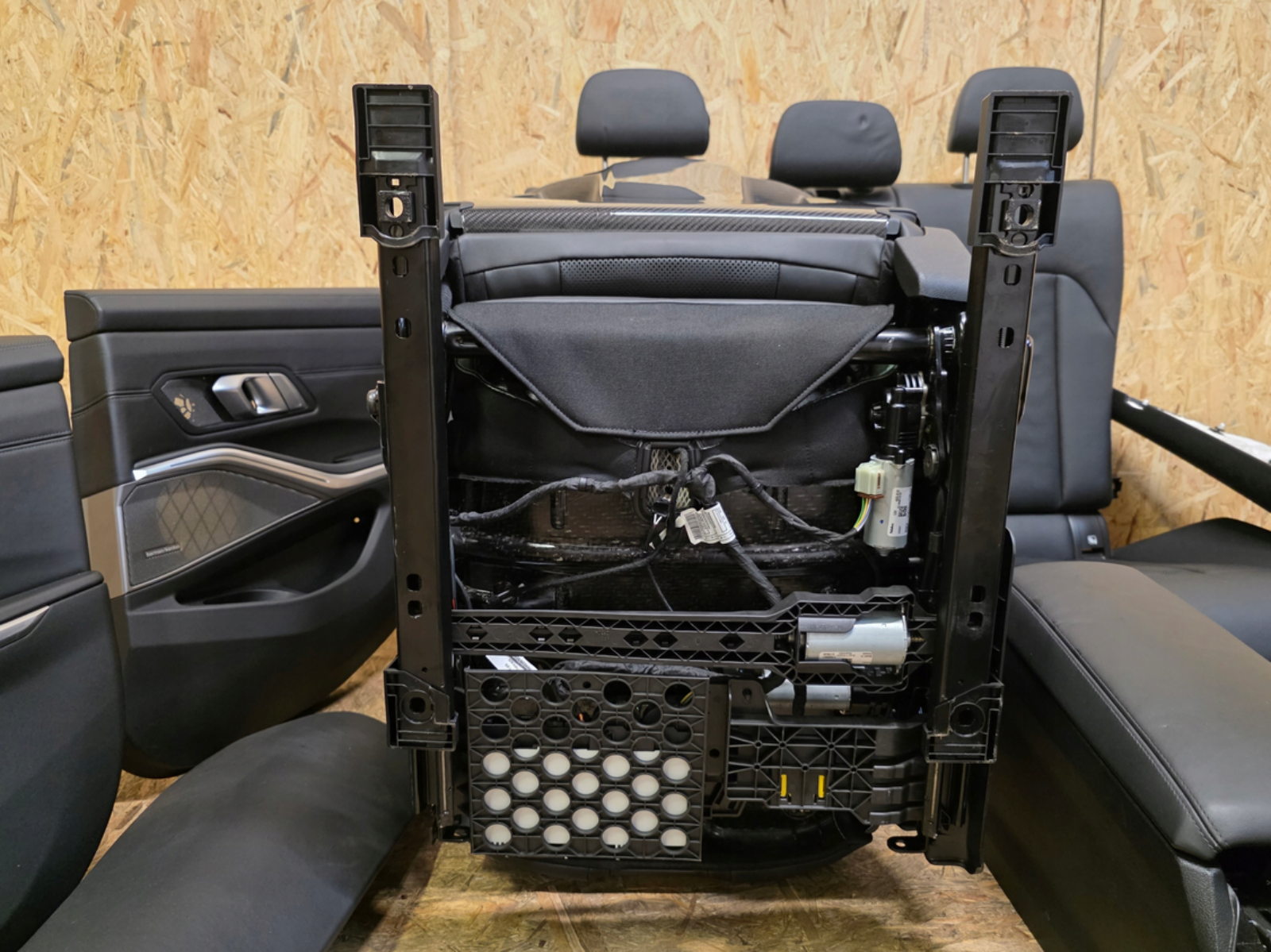 BMW M3 Competition (G80 / G81) interior - Image 9