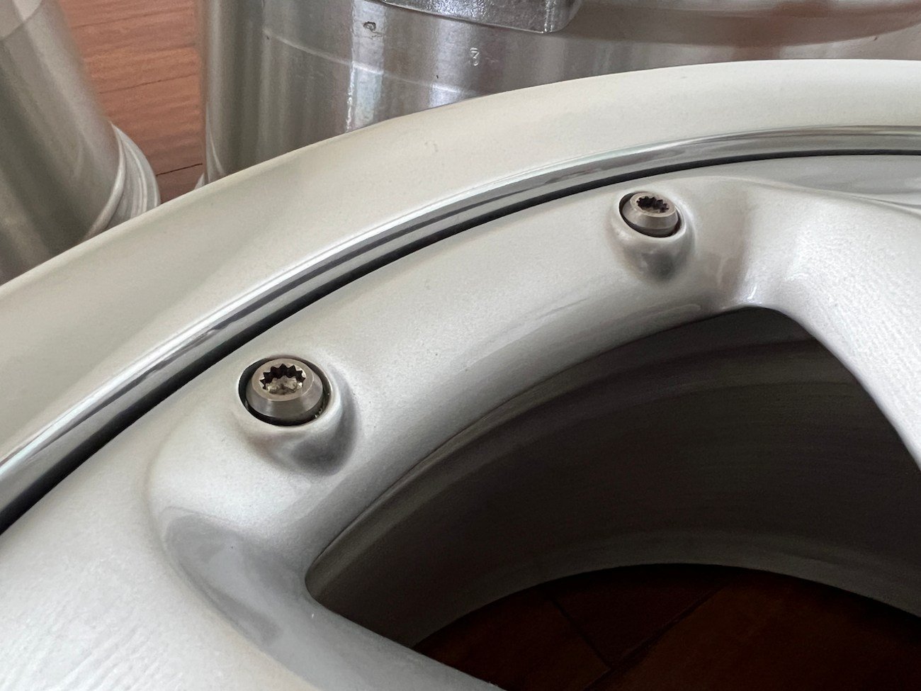 Staggered 18 R129 Silver Arrow Wheels - Image 12