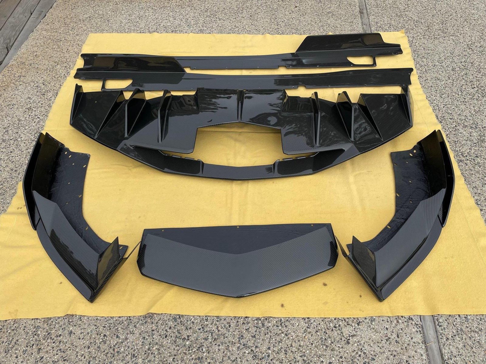 Carbon-Fiber Body Kit for Lamborghini Aventador