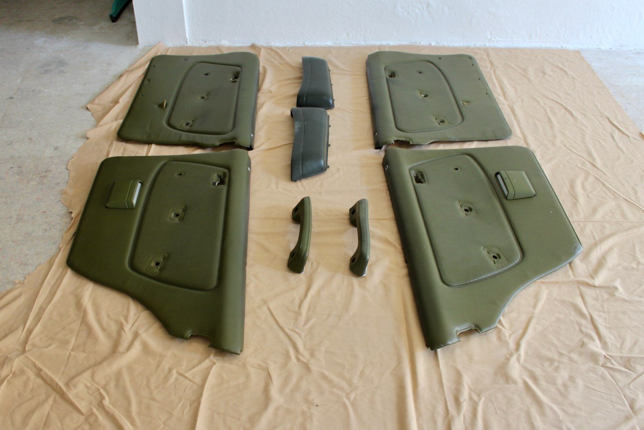 Mercedes-Benz W123 Interior Set - Image 13