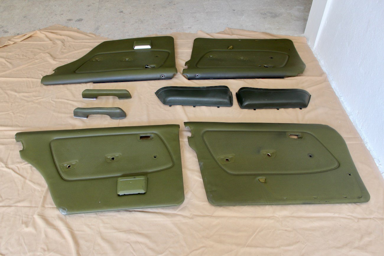 Mercedes-Benz W123 Interior Set - Image 9