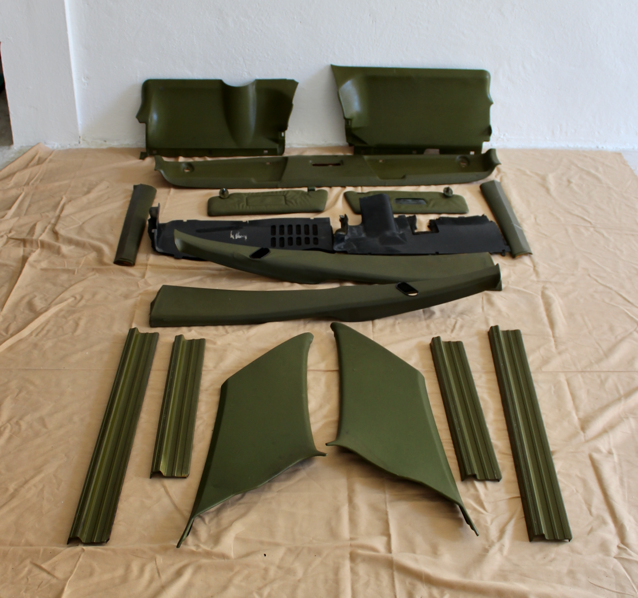 Mercedes-Benz W123 Interior Set - Image 22