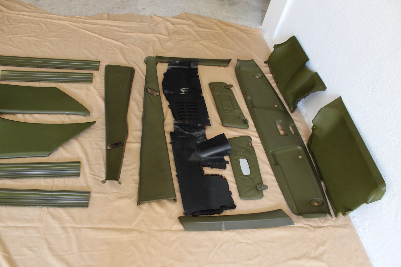 Mercedes-Benz W123 Interior Set - Image 10