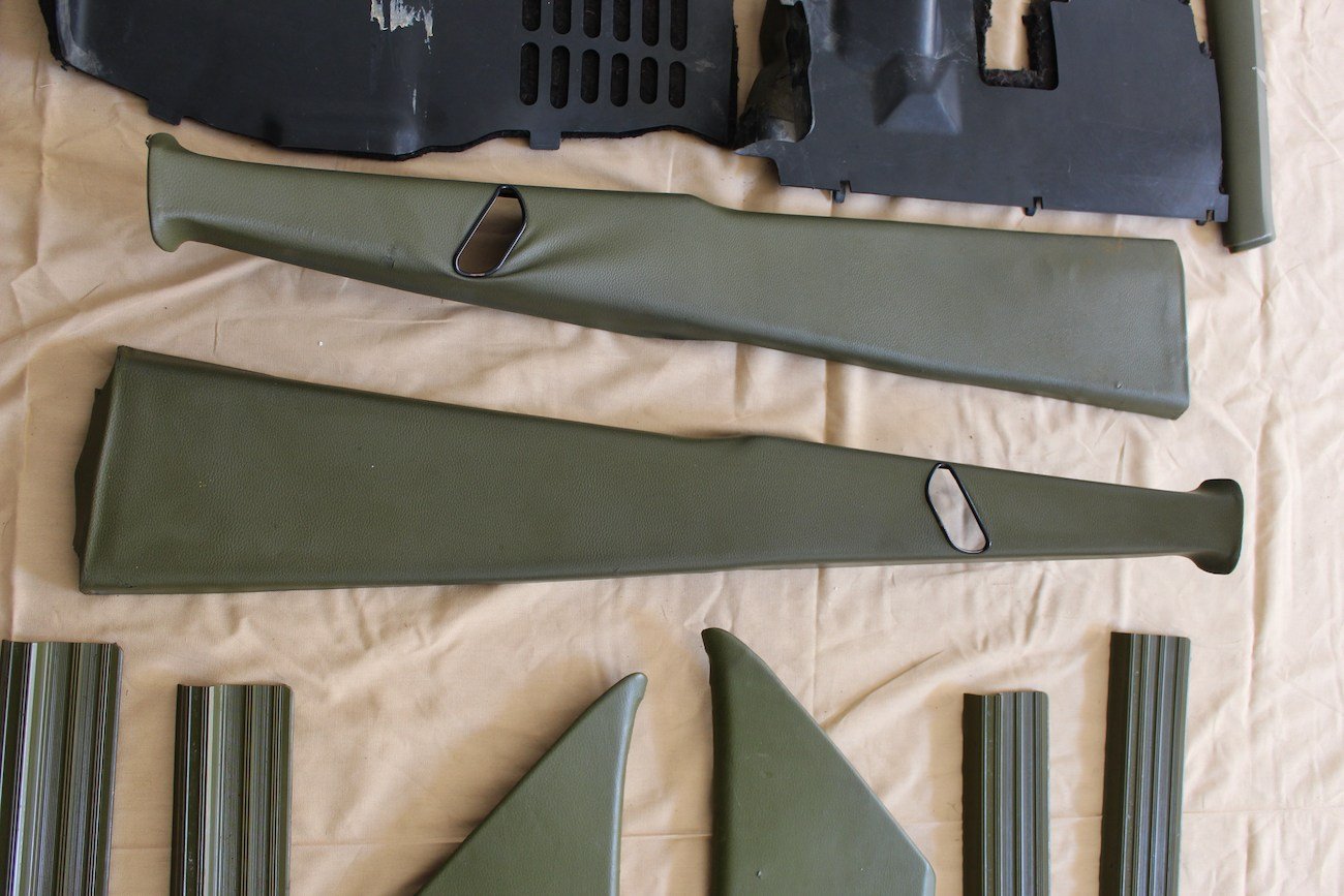 Mercedes-Benz W123 Interior Set - Image 5