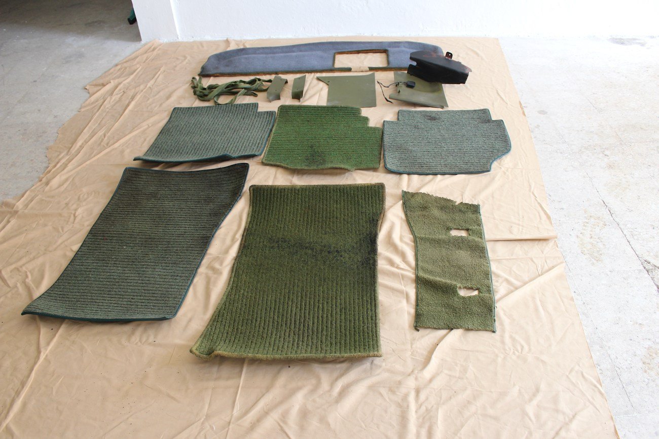 Mercedes-Benz W123 Interior Set - Image 14