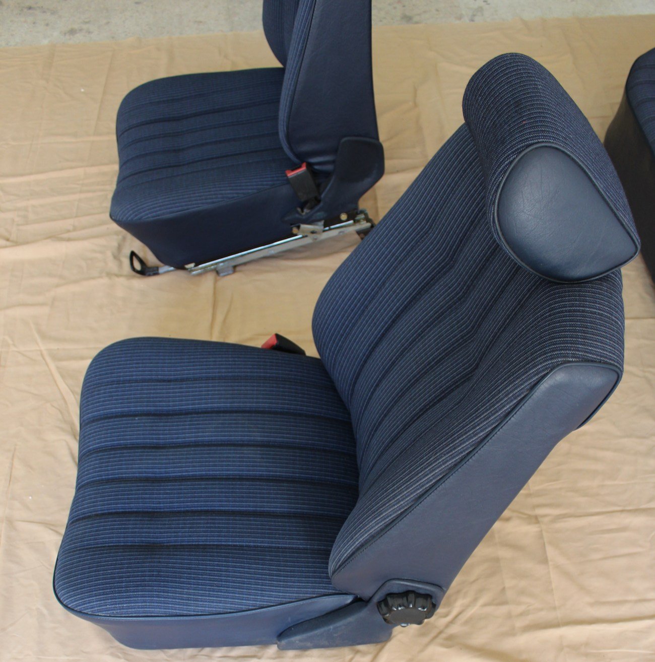 Mercedes-Benz W123 Interior Set - Image 17