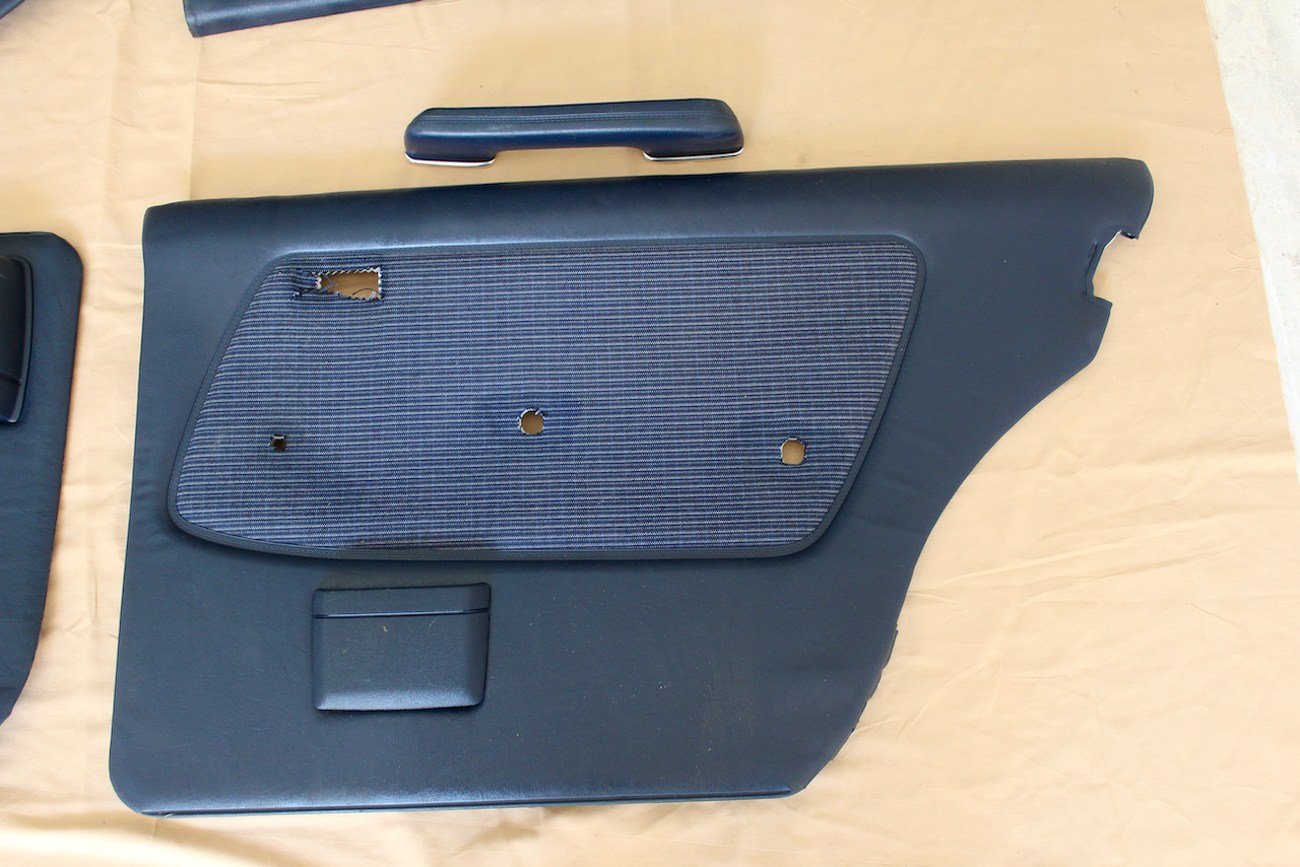 Mercedes-Benz W123 Interior Set - Image 8