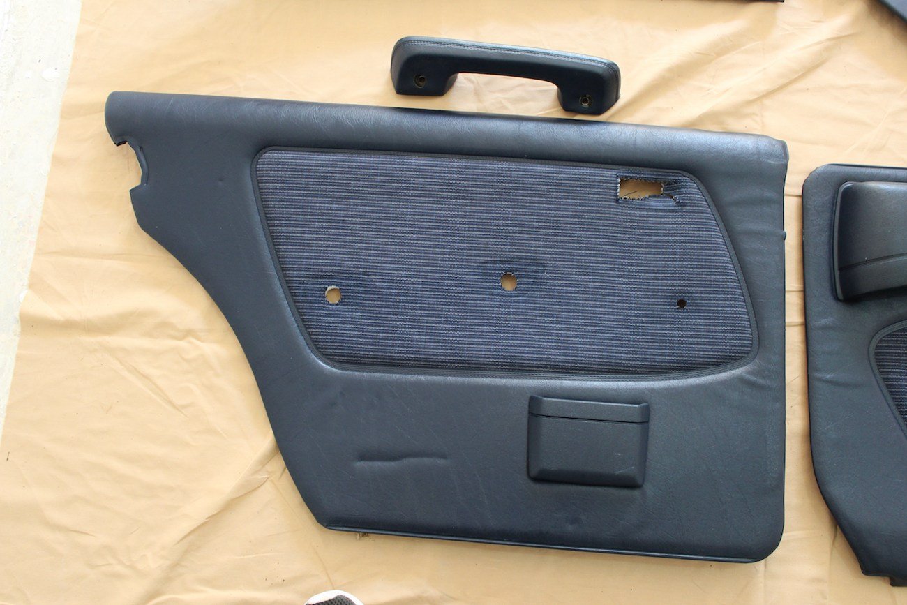 Mercedes-Benz W123 Interior Set - Image 2