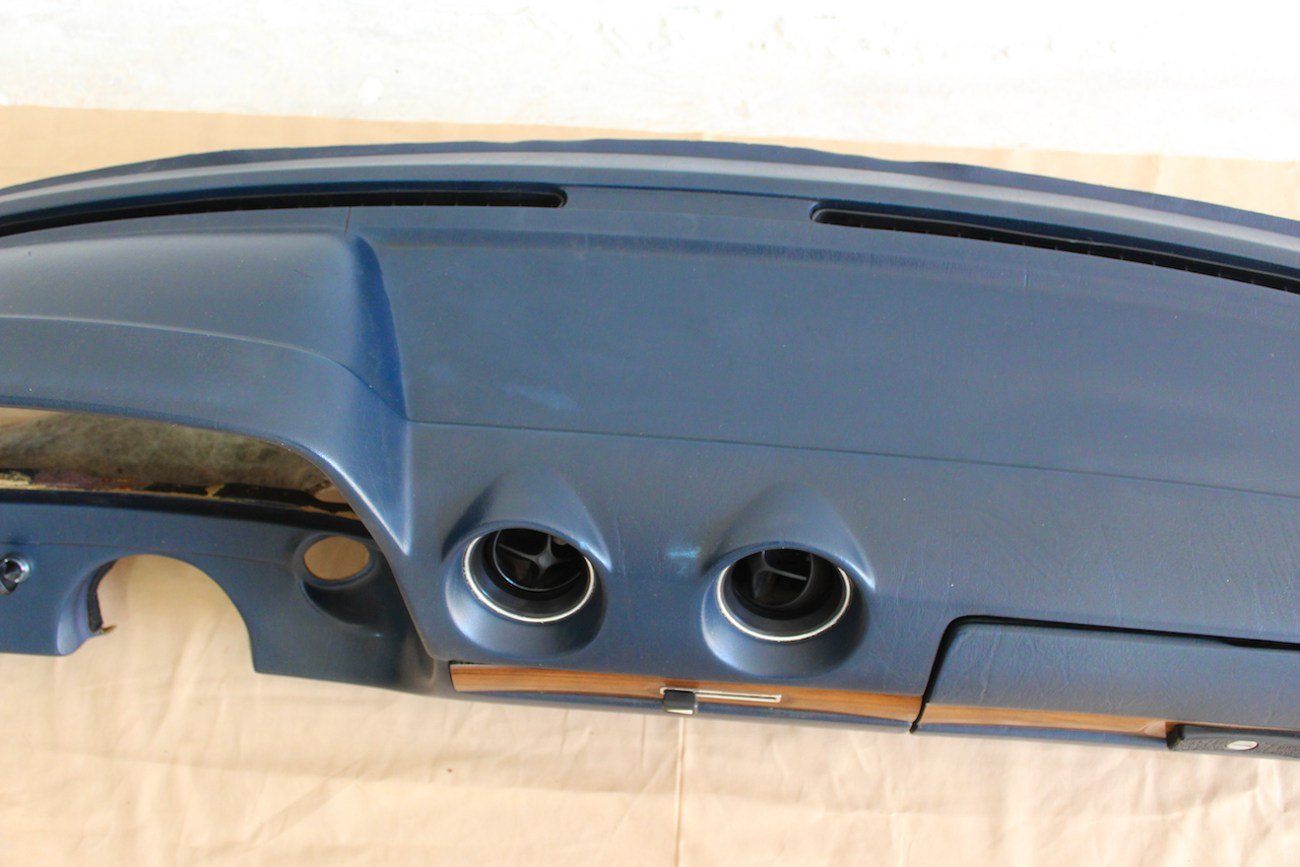 Mercedes-Benz W123 Interior Set - Image 19