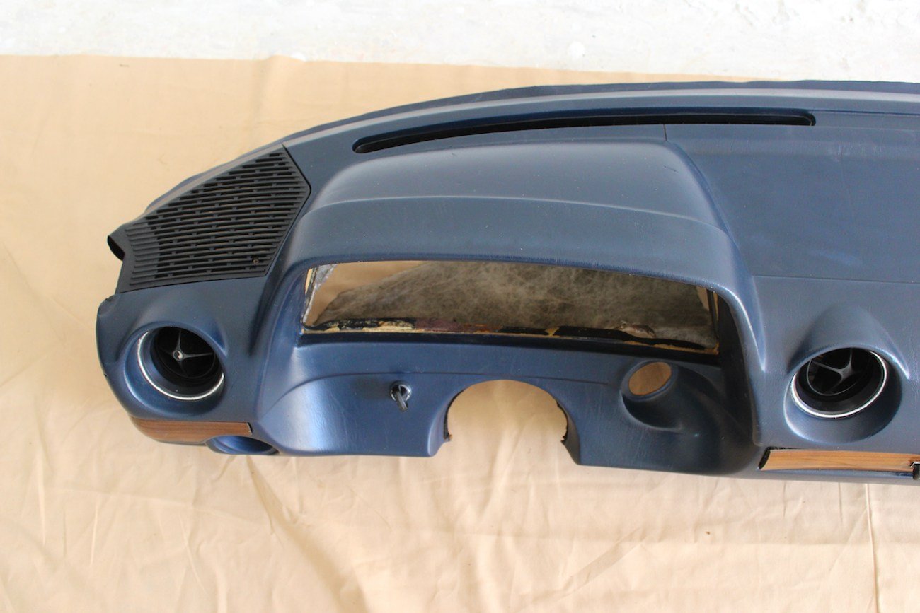 Mercedes-Benz W123 Interior Set - Image 15