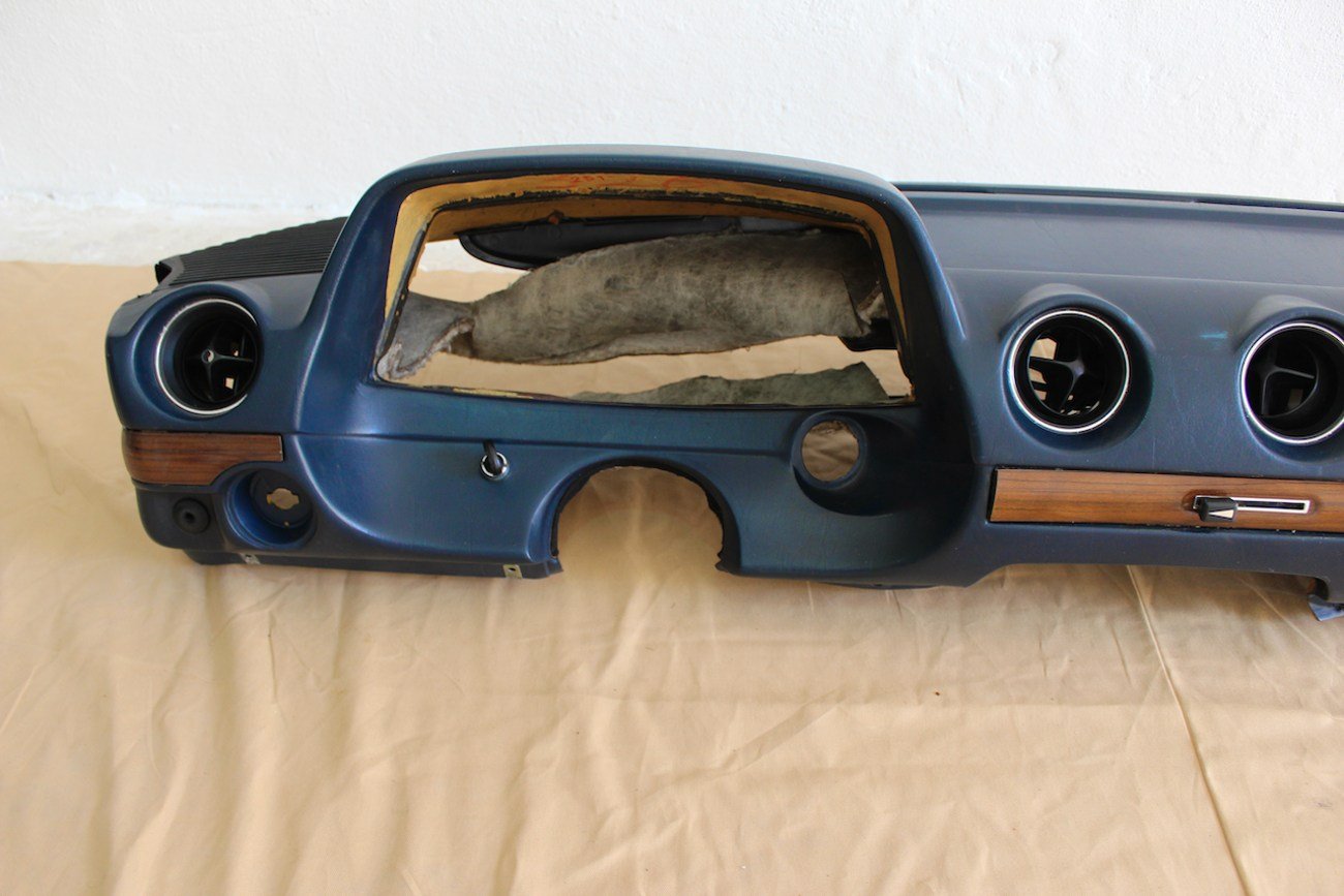 Mercedes-Benz W123 Interior Set - Image 16