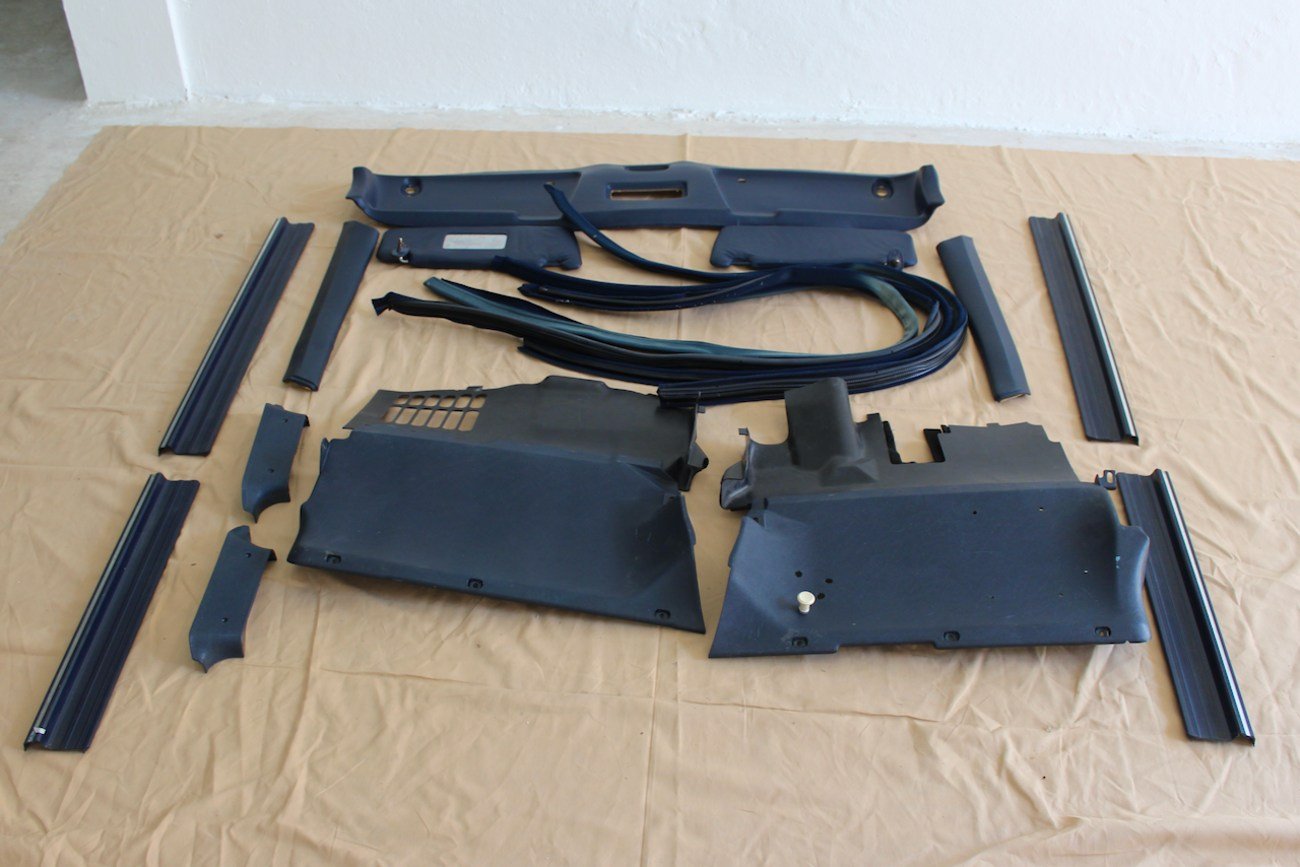 Mercedes-Benz W123 Interior Set - Image 9