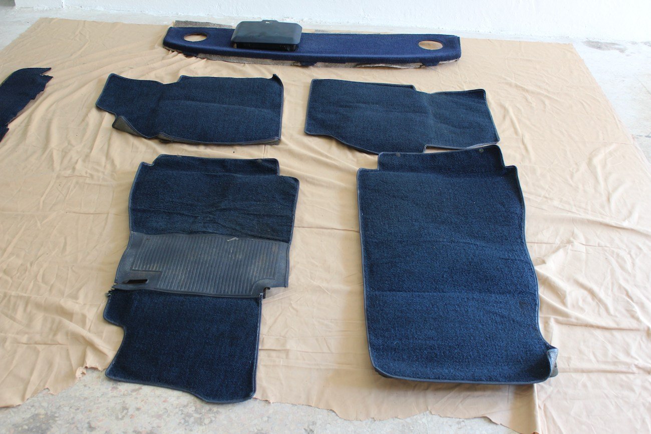 Mercedes-Benz W123 Interior Set - Image 3