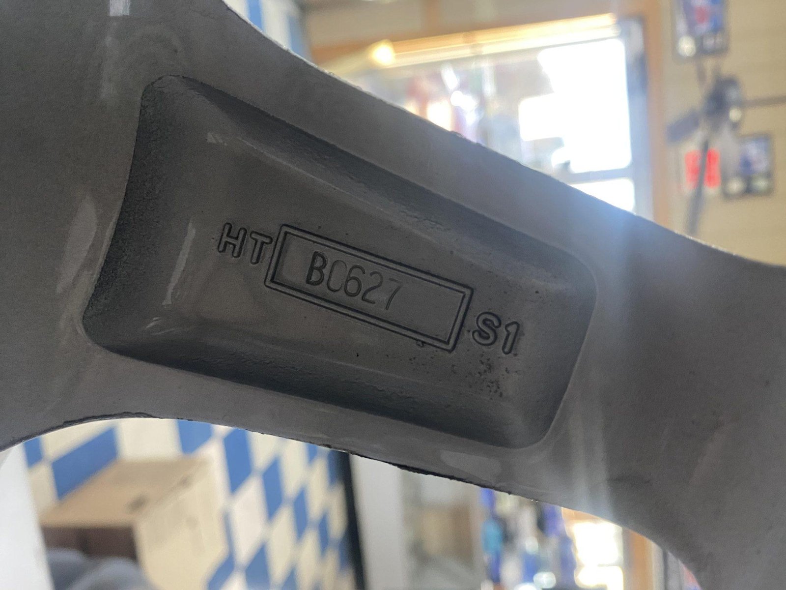 18×9.5″ 2000 Ford SVT Mustang Cobra R Wheels - Image 3