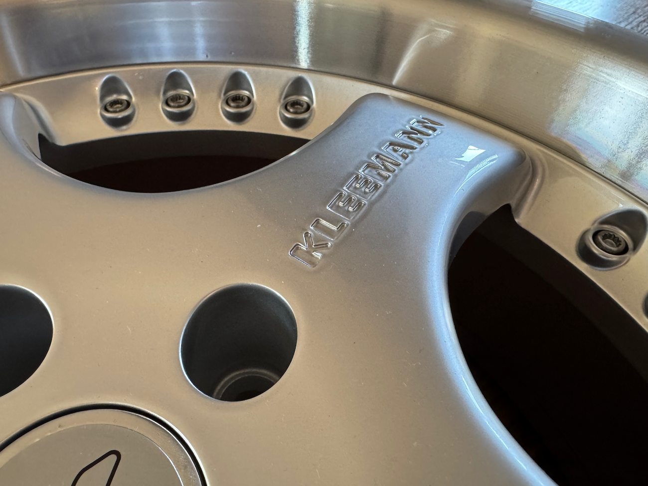 W124 17″ AMG Aero II Monoblock Wheels - Image 11