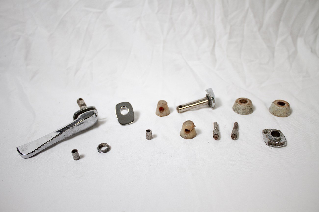 Lot of W113 Mercedes-Benz SL “Pagoda” Parts - Image 8