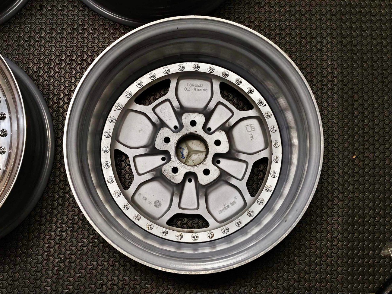 Squared 17" AMG Aero III Wheels for W124 - Image 3