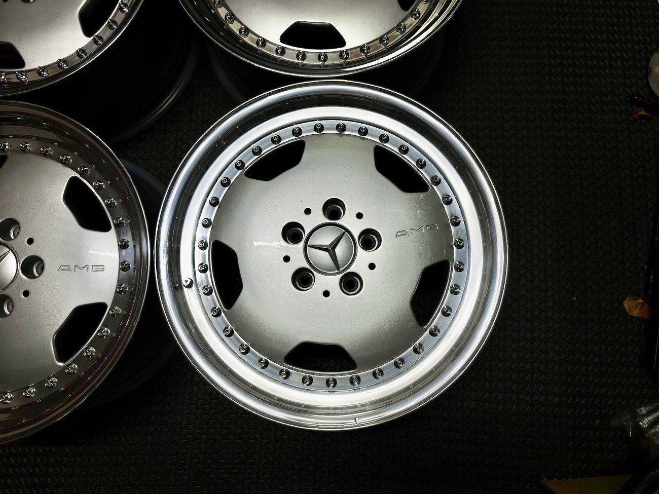 Squared 17" AMG Aero III Wheels for W124 - Image 10