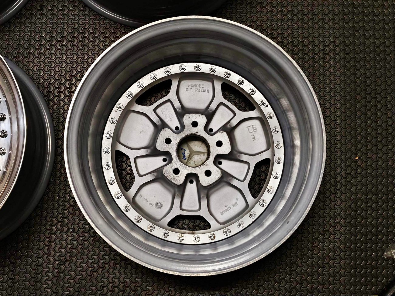 Squared 17" AMG Aero III Wheels for W124 - Image 5