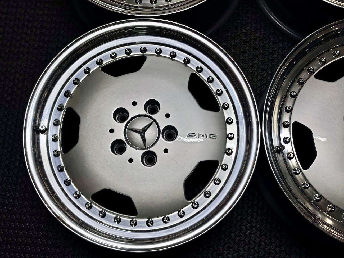 Squared 17" AMG Aero III Wheels for W124 - Image 9