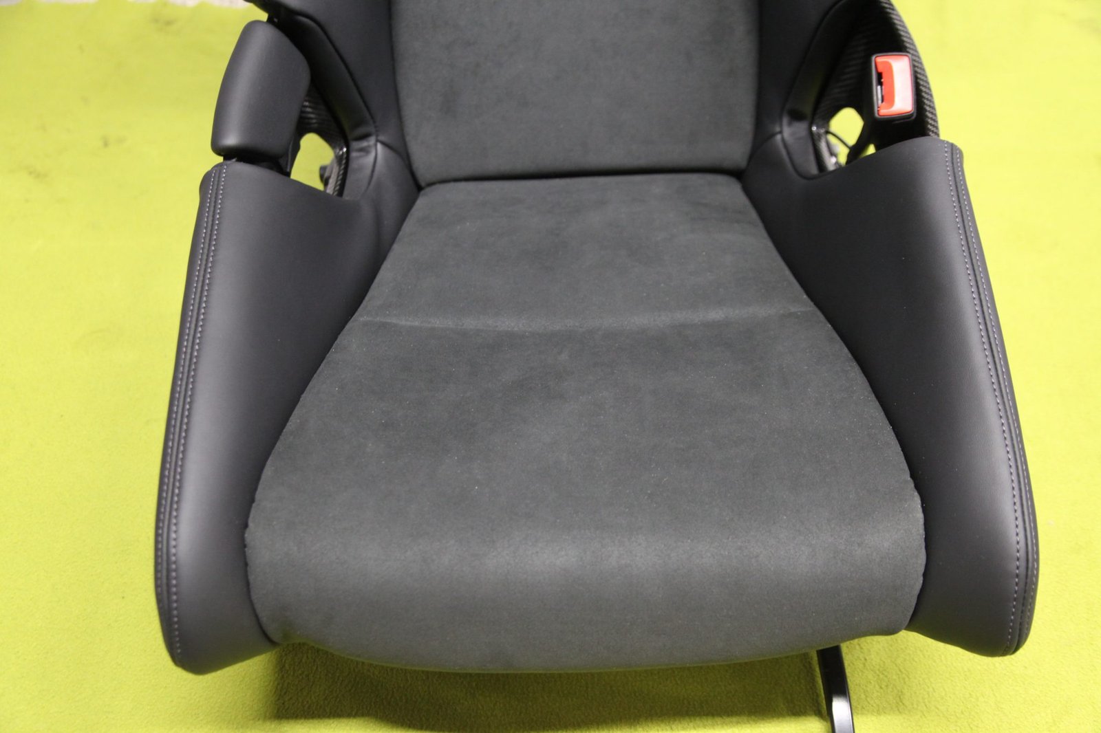 Porsche 992 Bucket Seats - Image 2