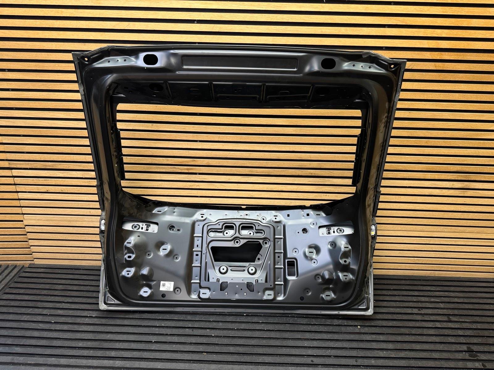 Lamborghini Urus Tailgate - Image 2