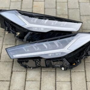Lamborghini Urus Headlights