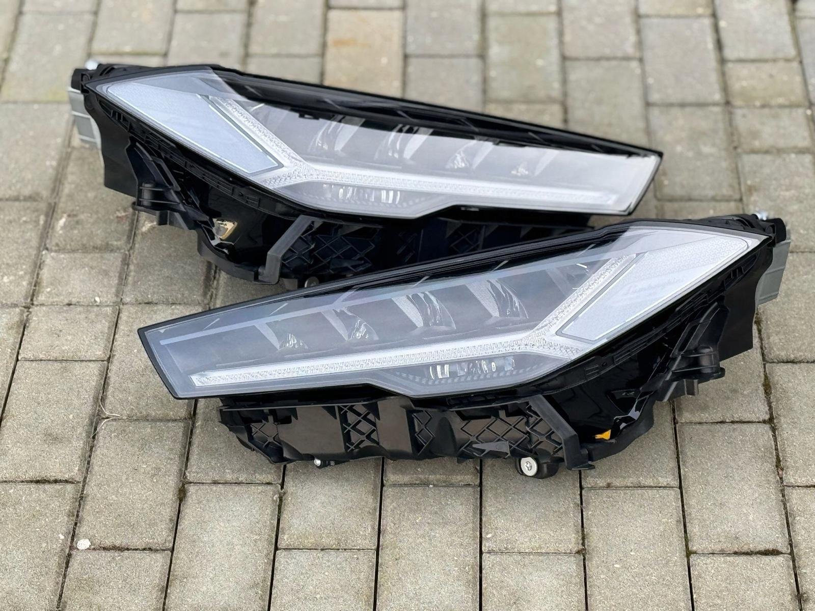 Lamborghini Urus Headlights