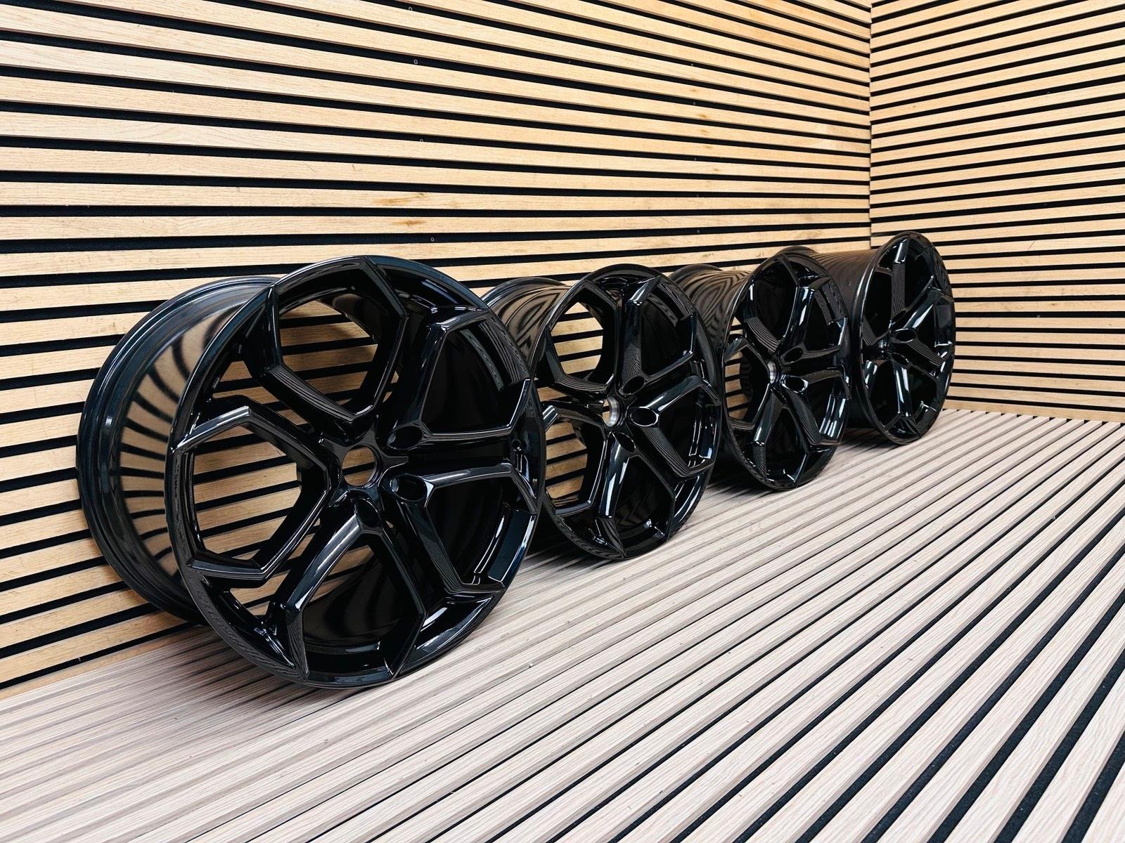 Lamborghini Aventador Alloy Wheel Set