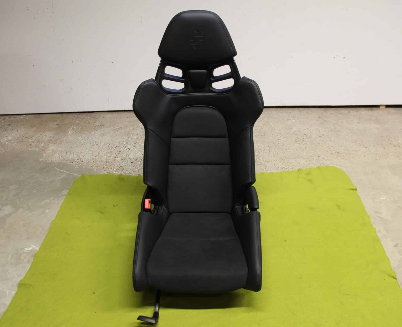 Porsche 992 Bucket Seats - Image 17