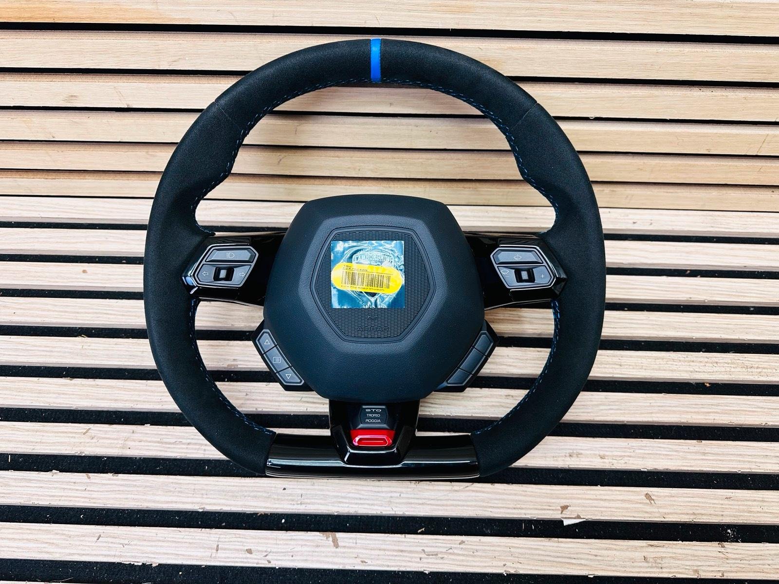 Lamborghini Huracán STO Steering Wheel - Image 5