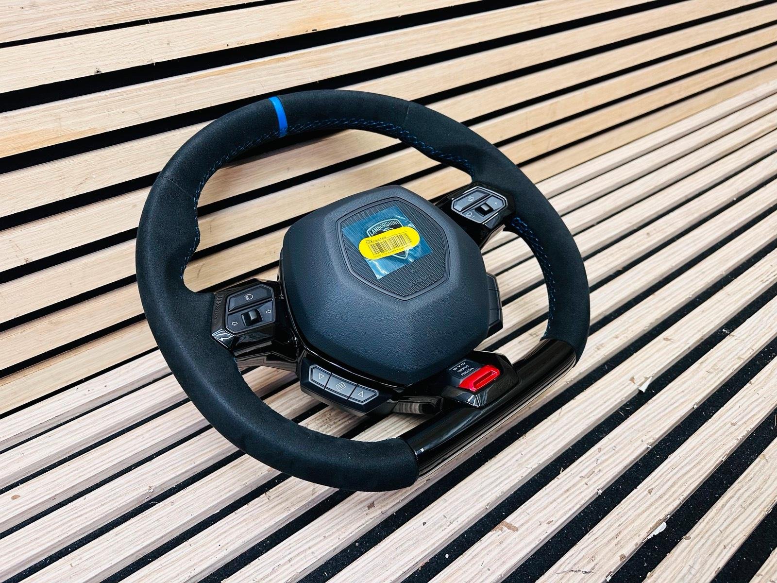 Lamborghini Huracán STO Steering Wheel - Image 3