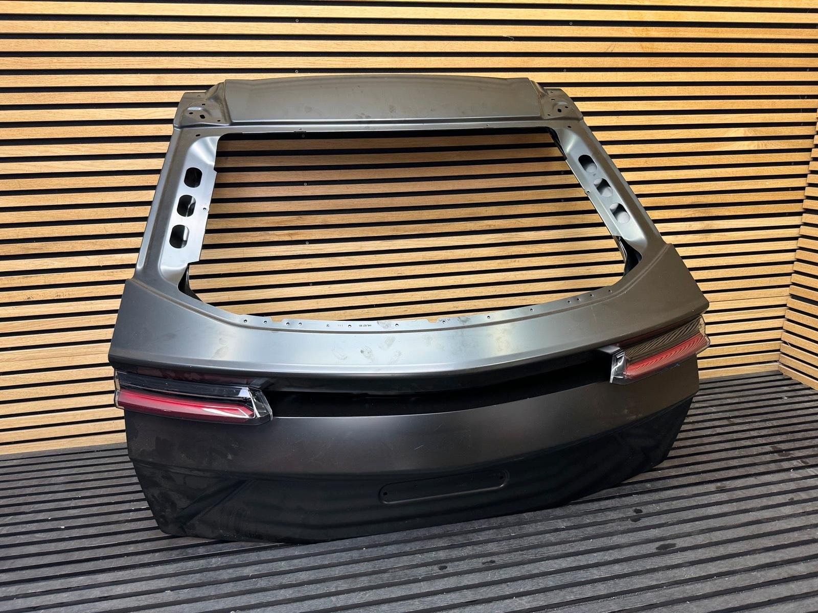 Lamborghini Urus Tailgate