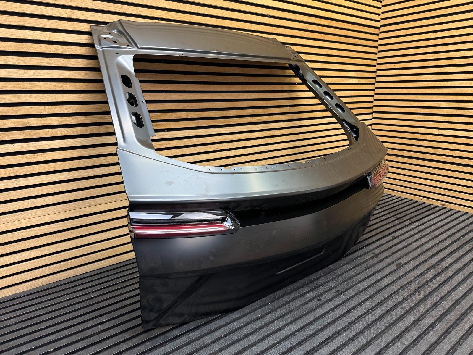 Lamborghini Urus Tailgate - Image 3