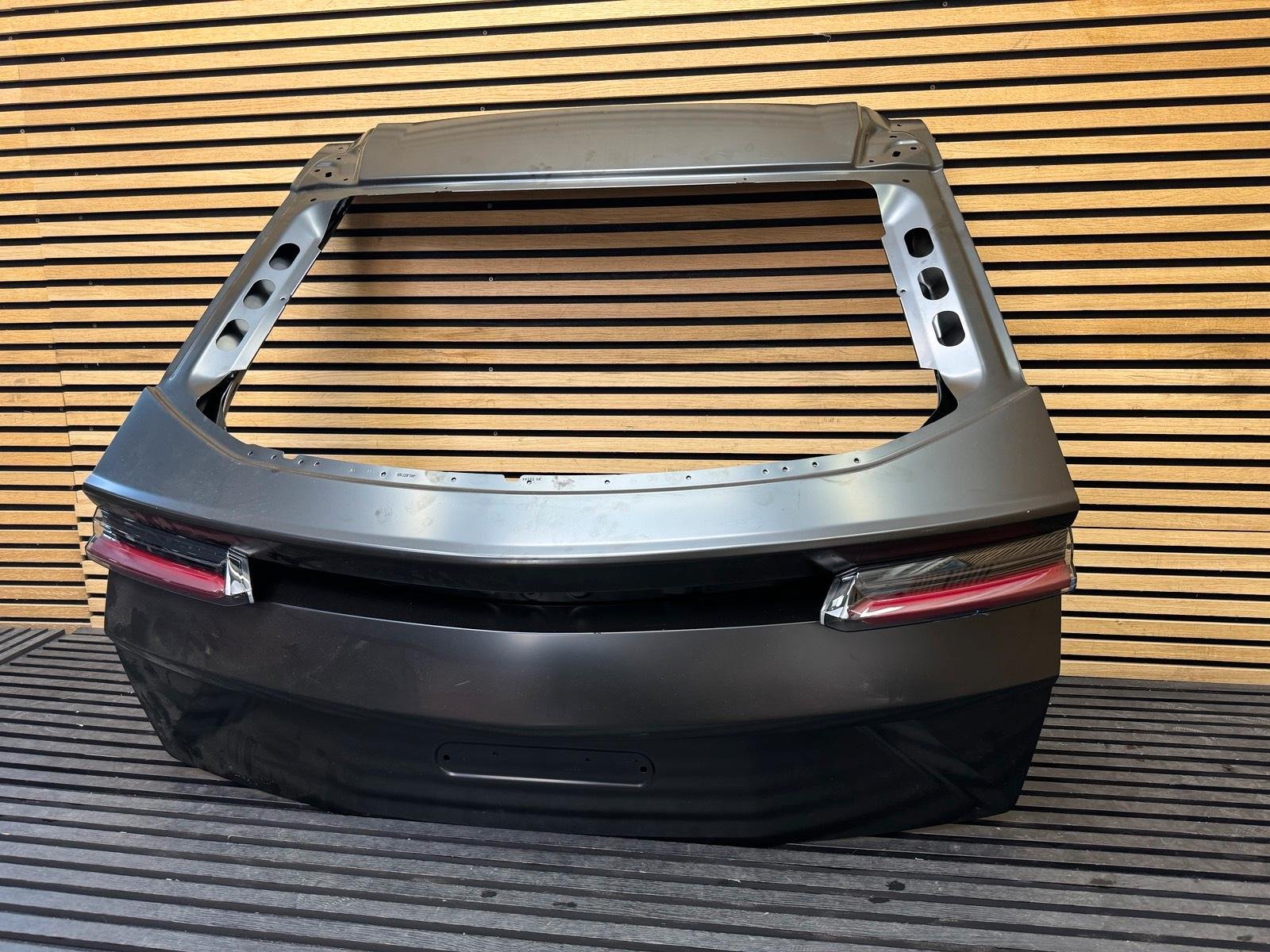 Lamborghini Urus Tailgate - Image 6