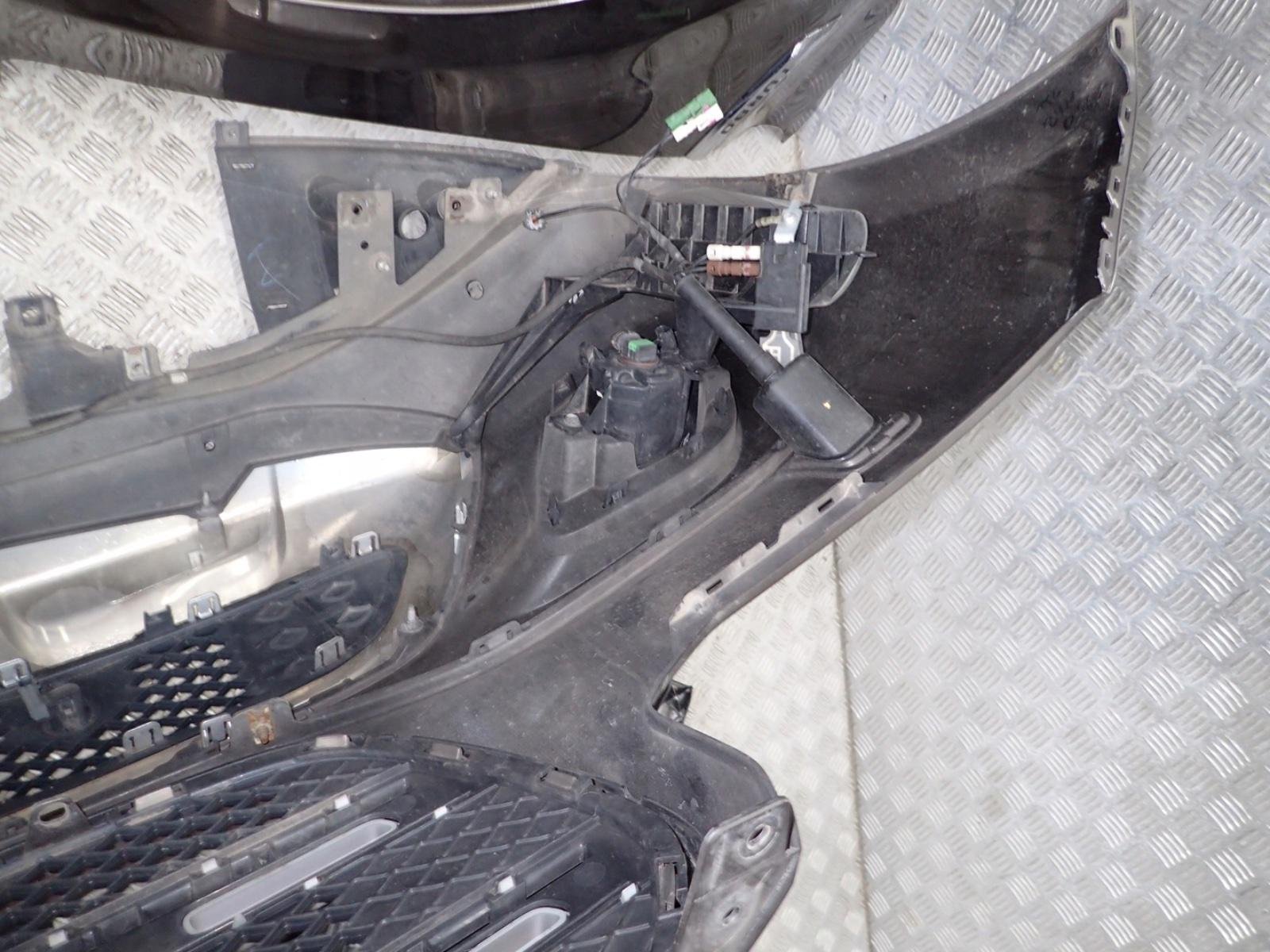 Mercedes X350 / X470 Complete Front Body Kit - Image 12